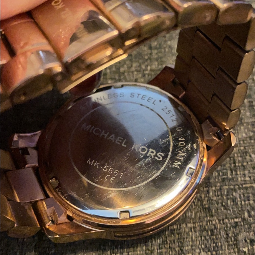 Michael Kors Rose Gold Watch w Box - Picture 5 of 15